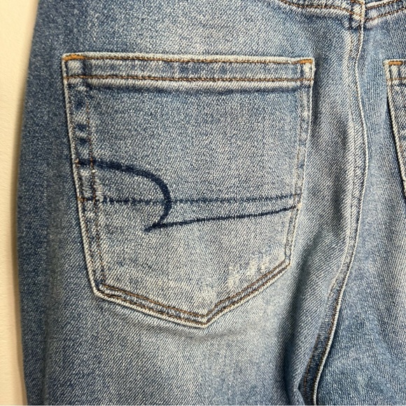 American Eagle Curvy Mom Distressed Jeans Size 4 - Picture 8 of 12